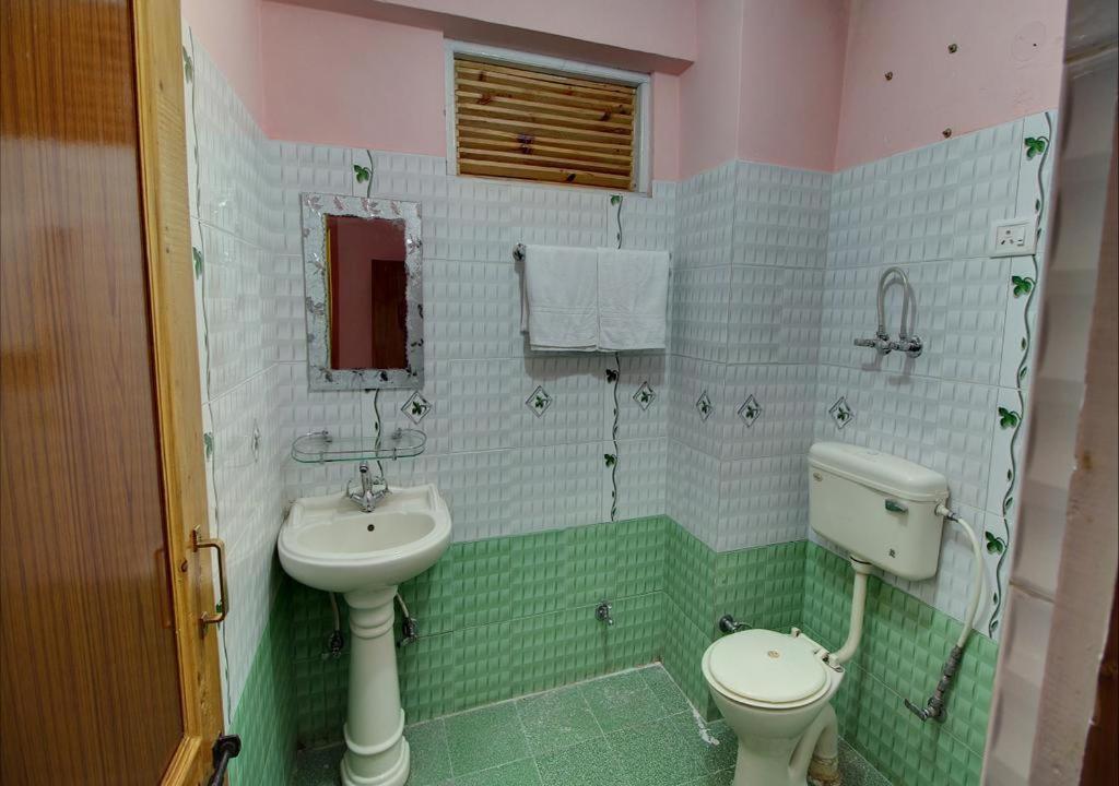 Hotel Kingston Manāli Zewnętrze zdjęcie