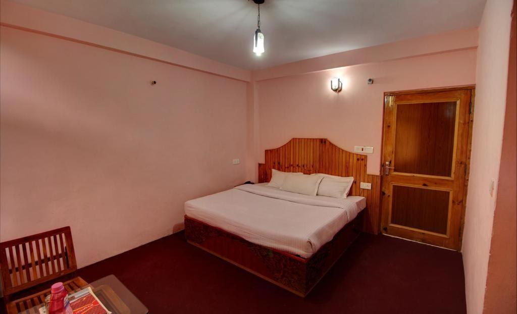 Hotel Kingston Manāli Zewnętrze zdjęcie